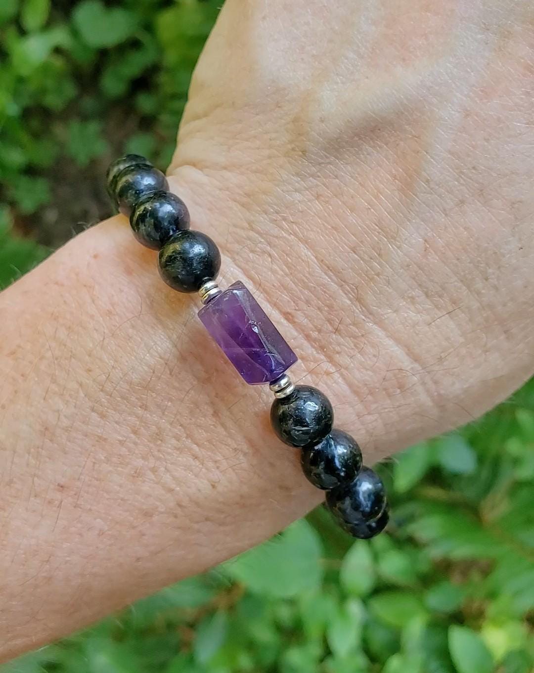 Arfvedsonite & Amethyst Gemstone Bracelet (8mm)