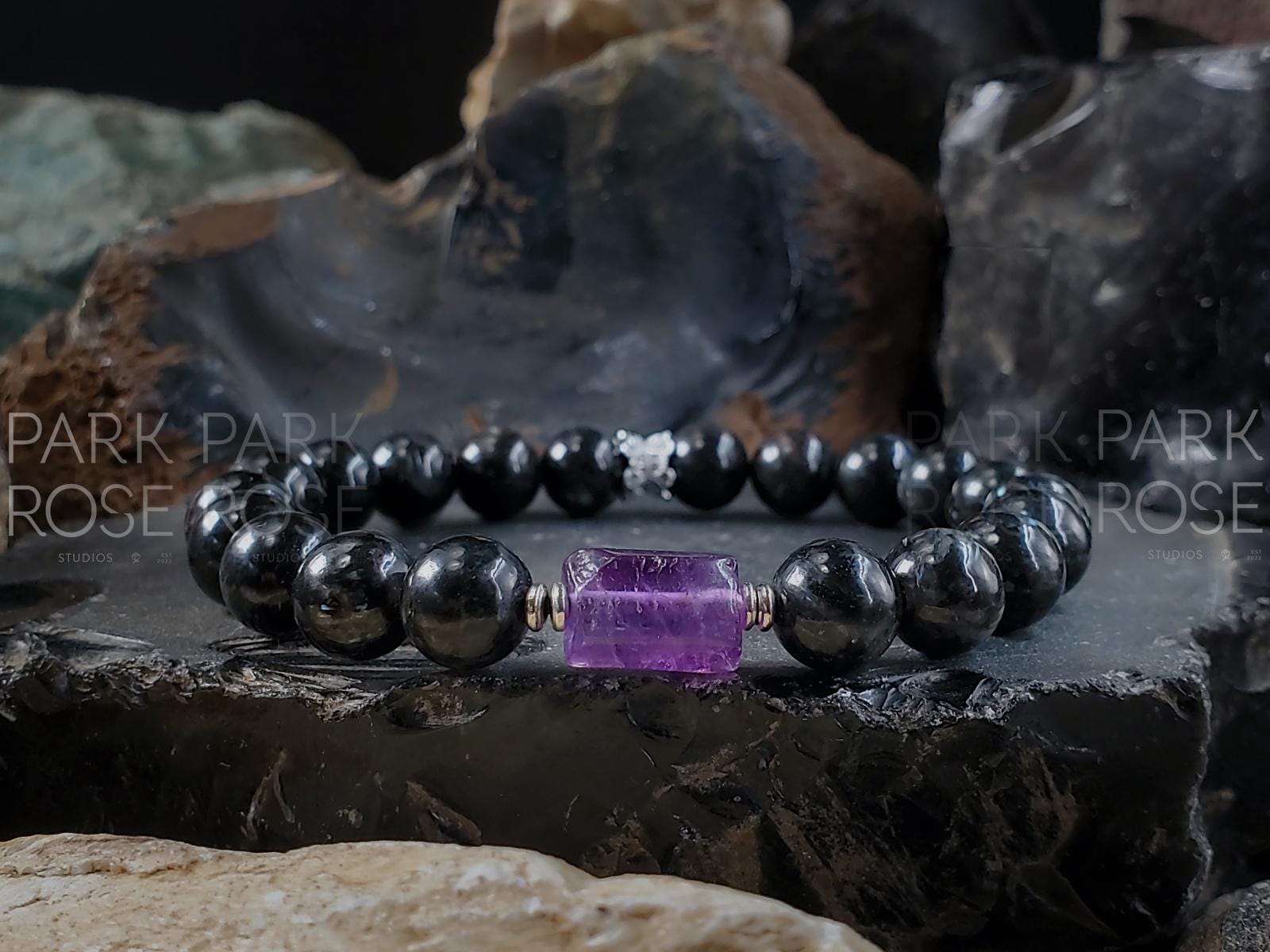 Arfvedsonite & Amethyst Gemstone Bracelet (8mm)