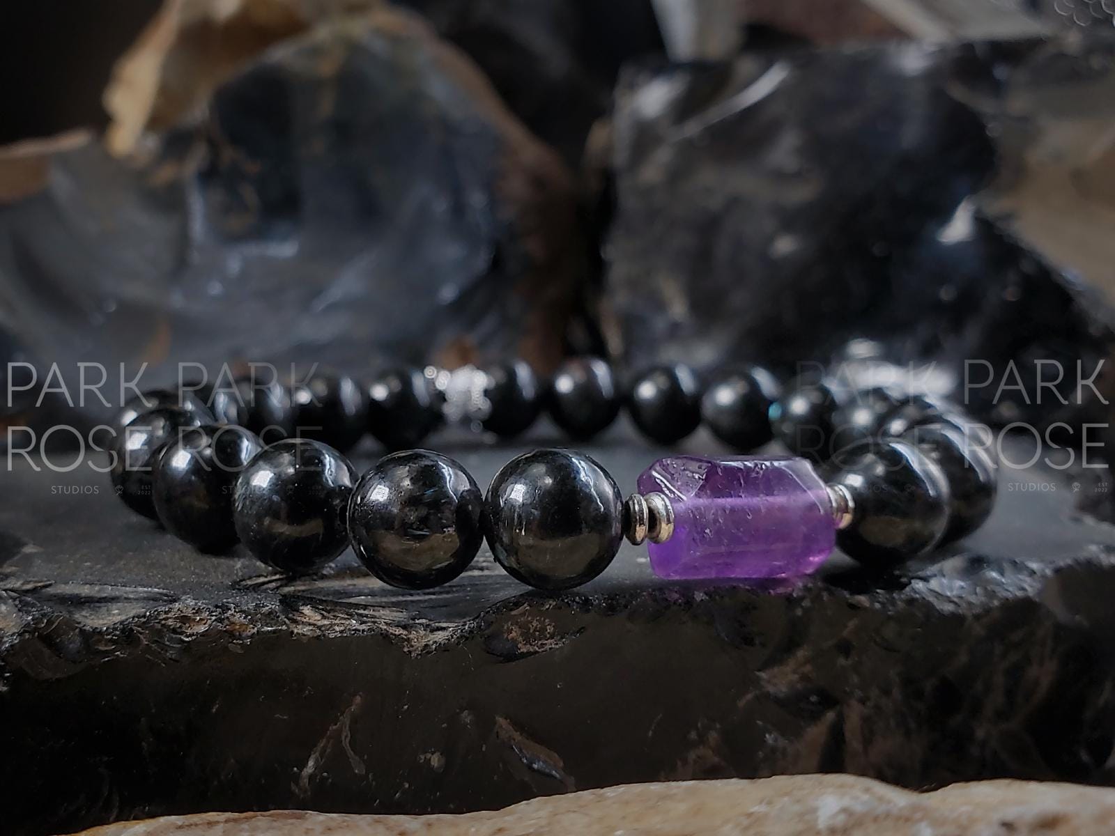 Arfvedsonite & Amethyst Gemstone Bracelet (8mm)