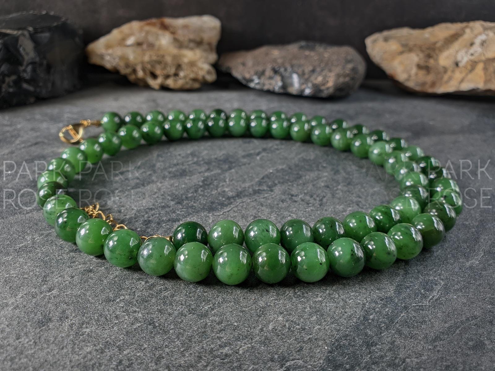 AAA Untreated Siberian Green Nephrite Jade Gemstone Necklace (9,5mm)